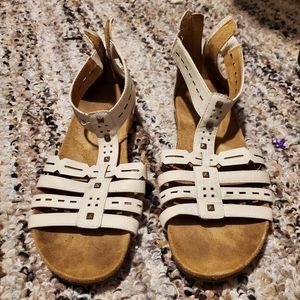 Women's Cream Colored Well-Worn Natural Soul Sandals, size 8/8.5